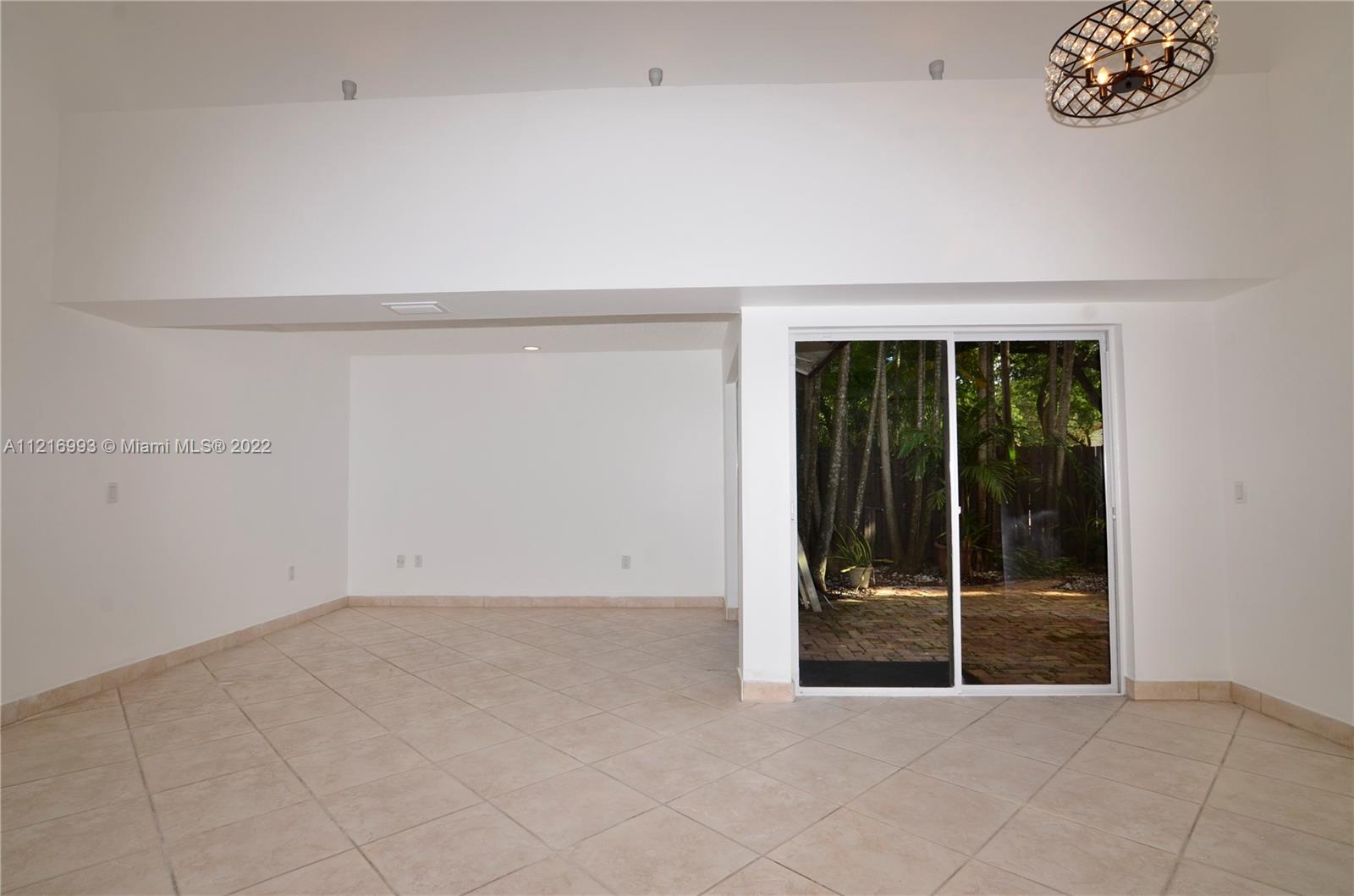 CROSSINGS VILG HOMES COND - Residential Lease