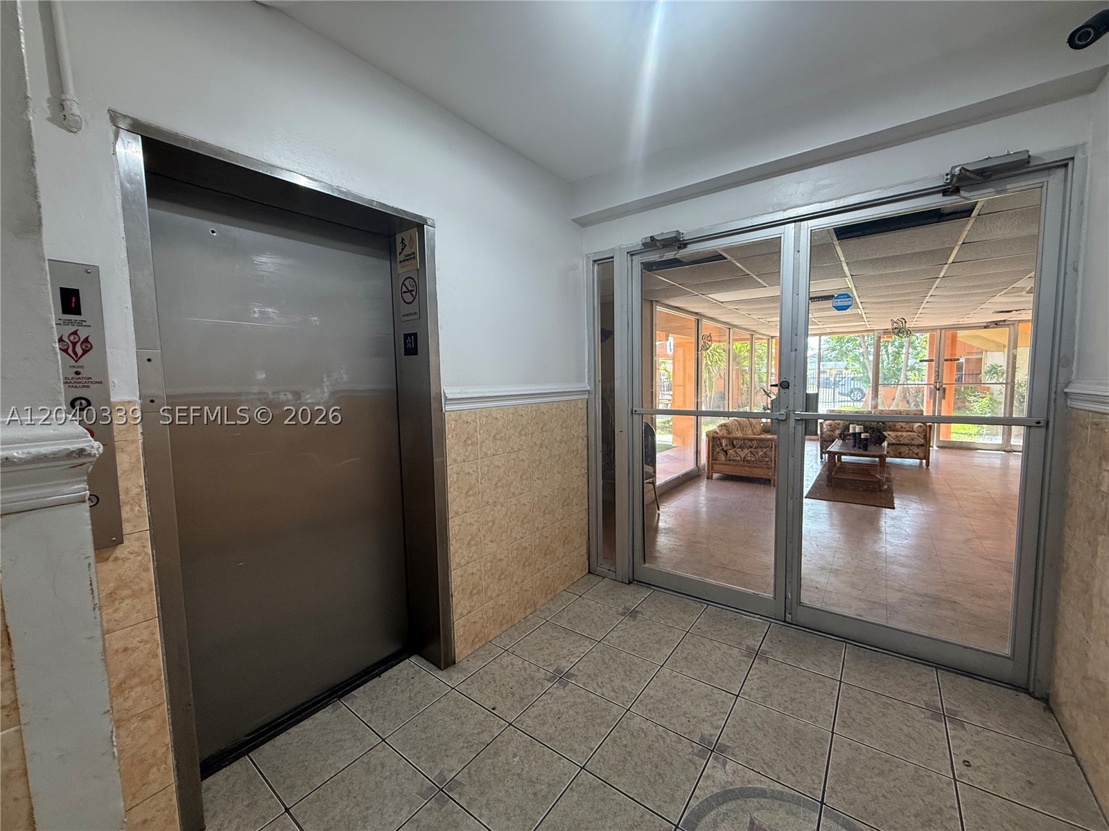 INTERNATIONAL CONDO - Residential