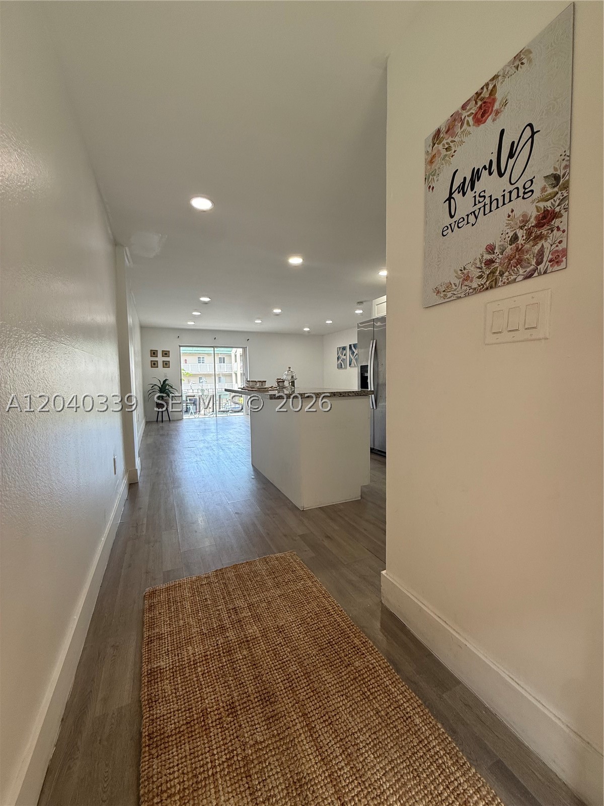 INTERNATIONAL CONDO - Residential