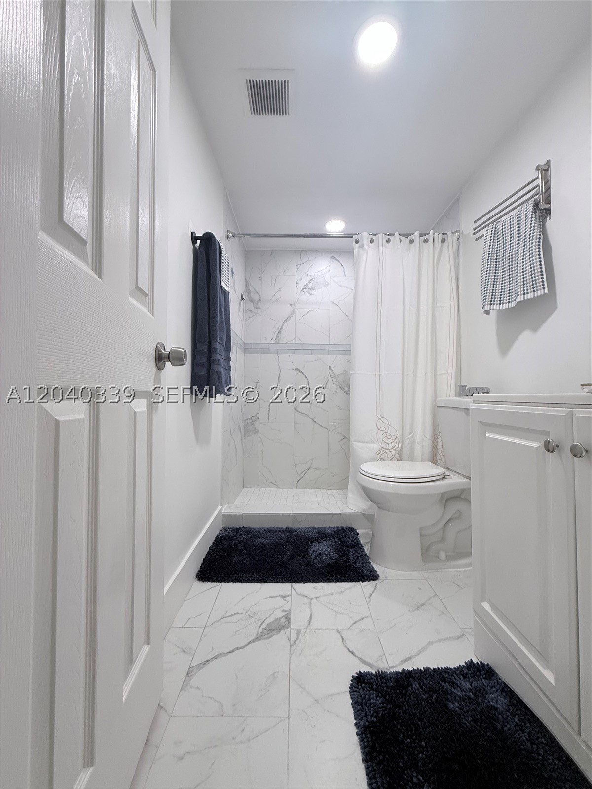 INTERNATIONAL CONDO - Residential