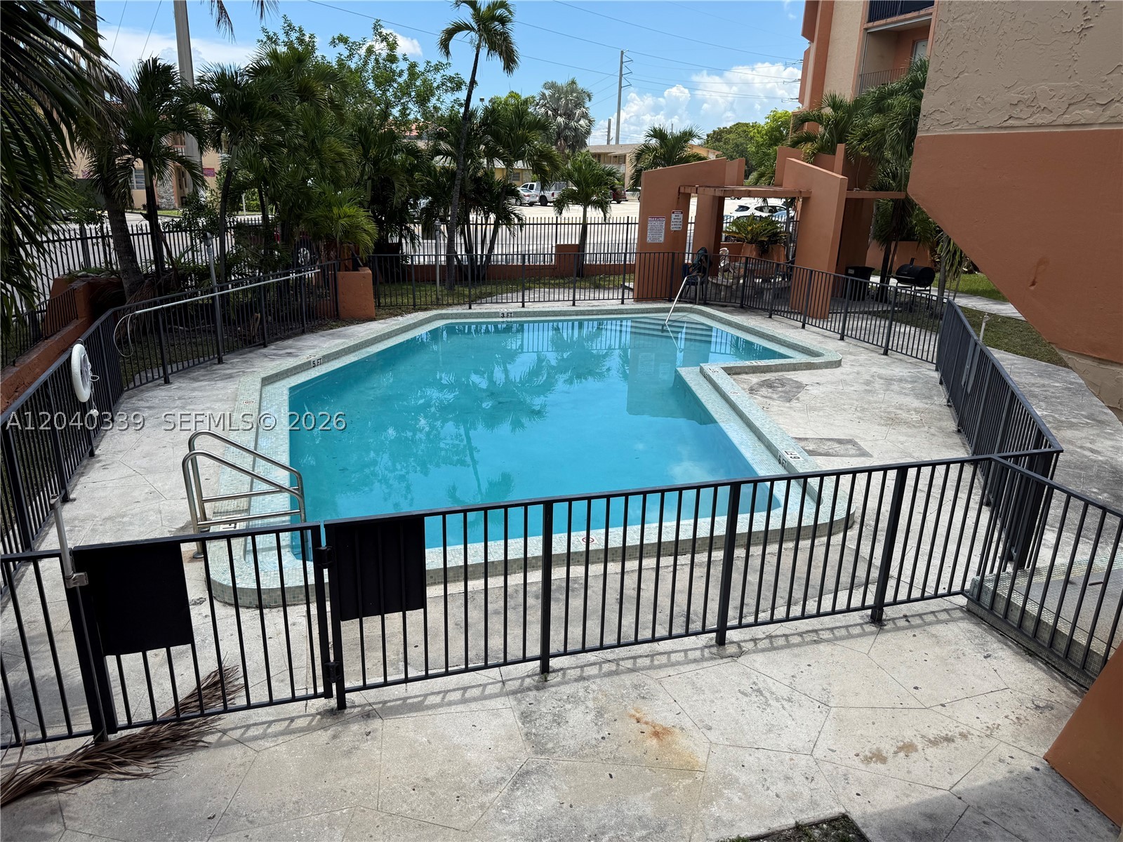 INTERNATIONAL CONDO - Residential