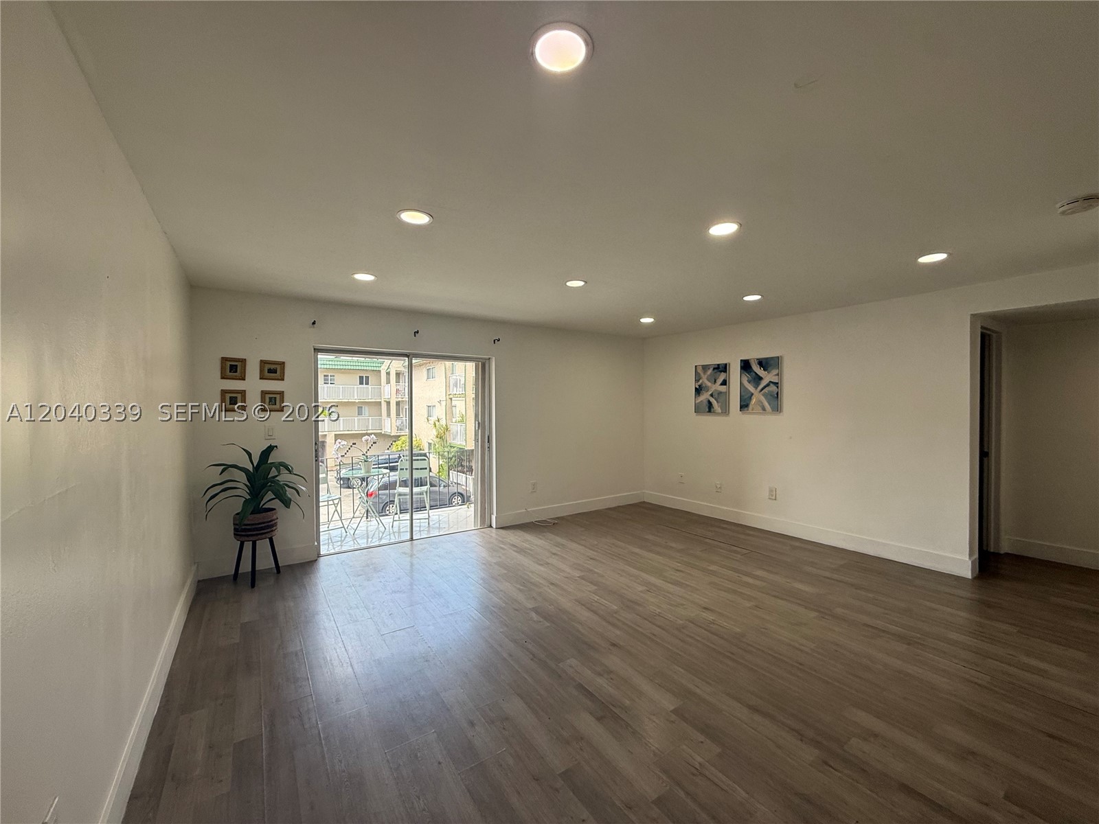 INTERNATIONAL CONDO - Residential