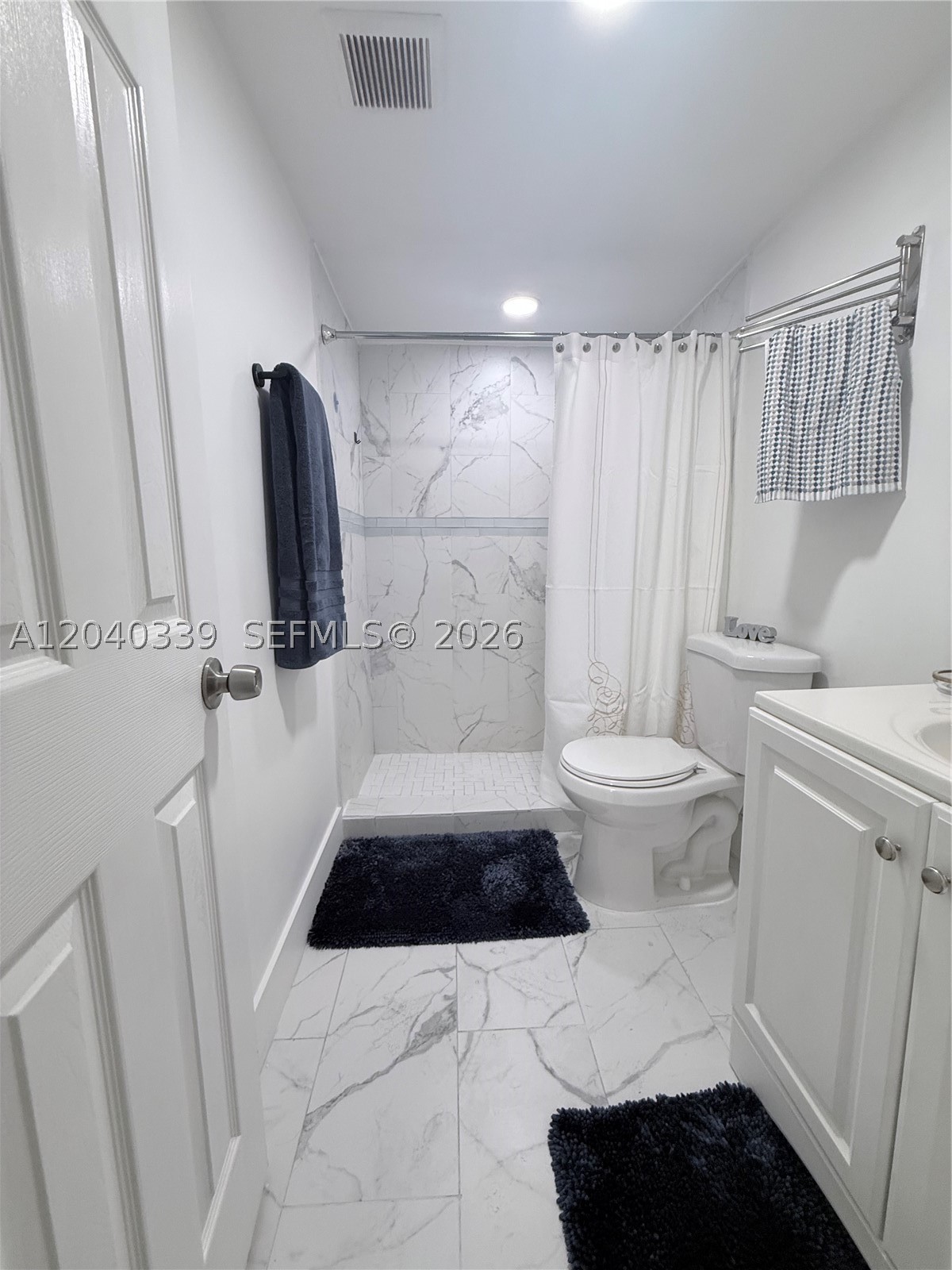 INTERNATIONAL CONDO - Residential
