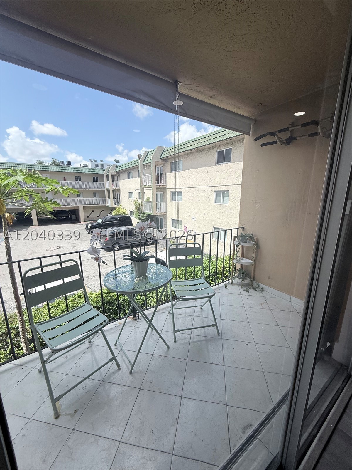 INTERNATIONAL CONDO - Residential