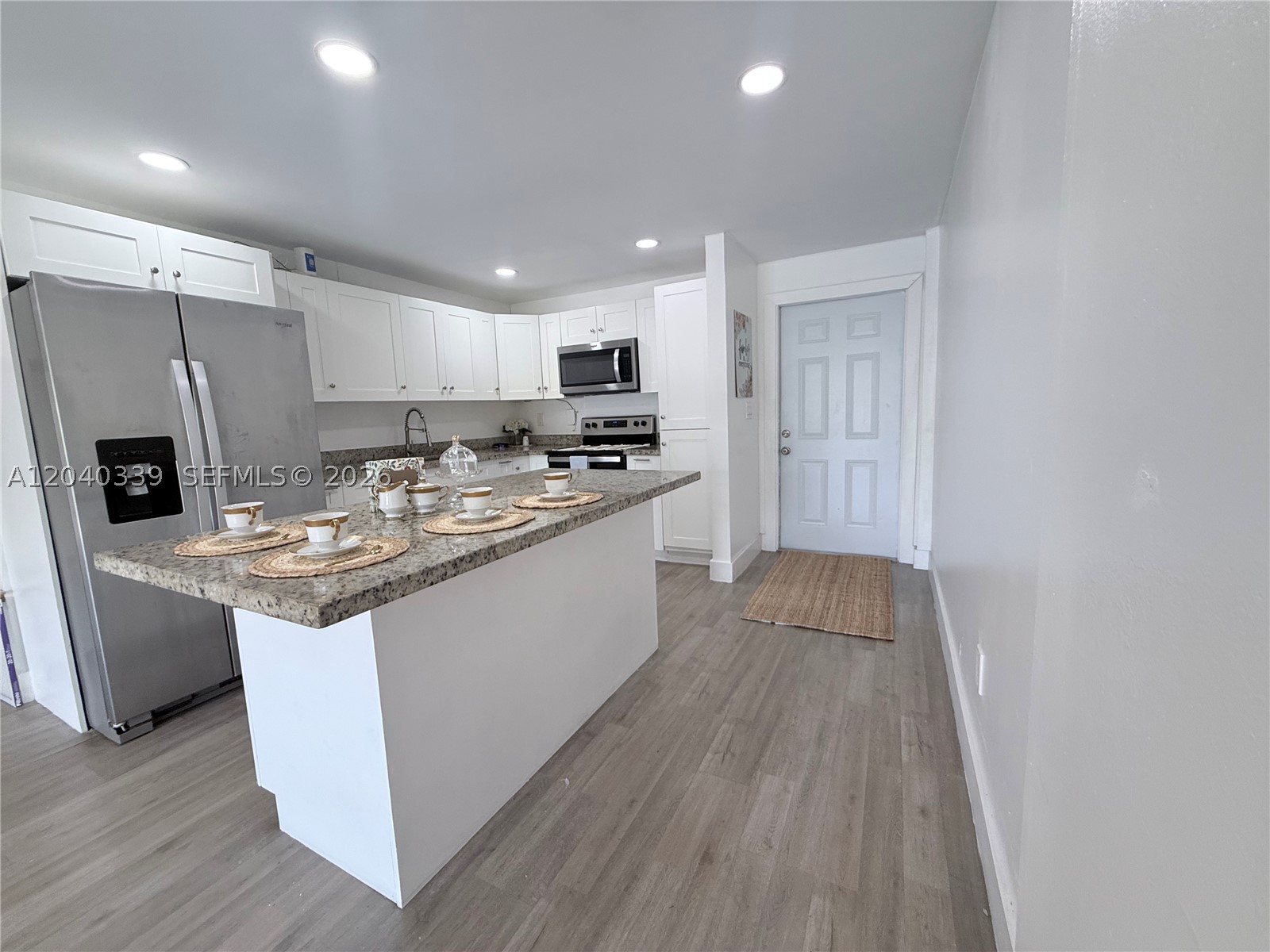 INTERNATIONAL CONDO - Residential