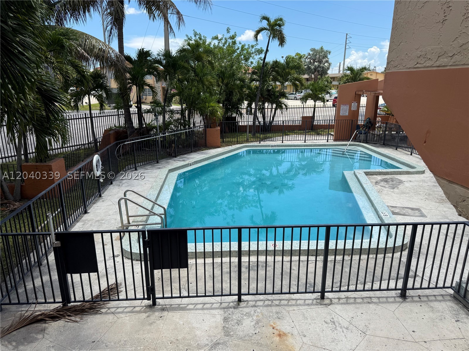 INTERNATIONAL CONDO - Residential