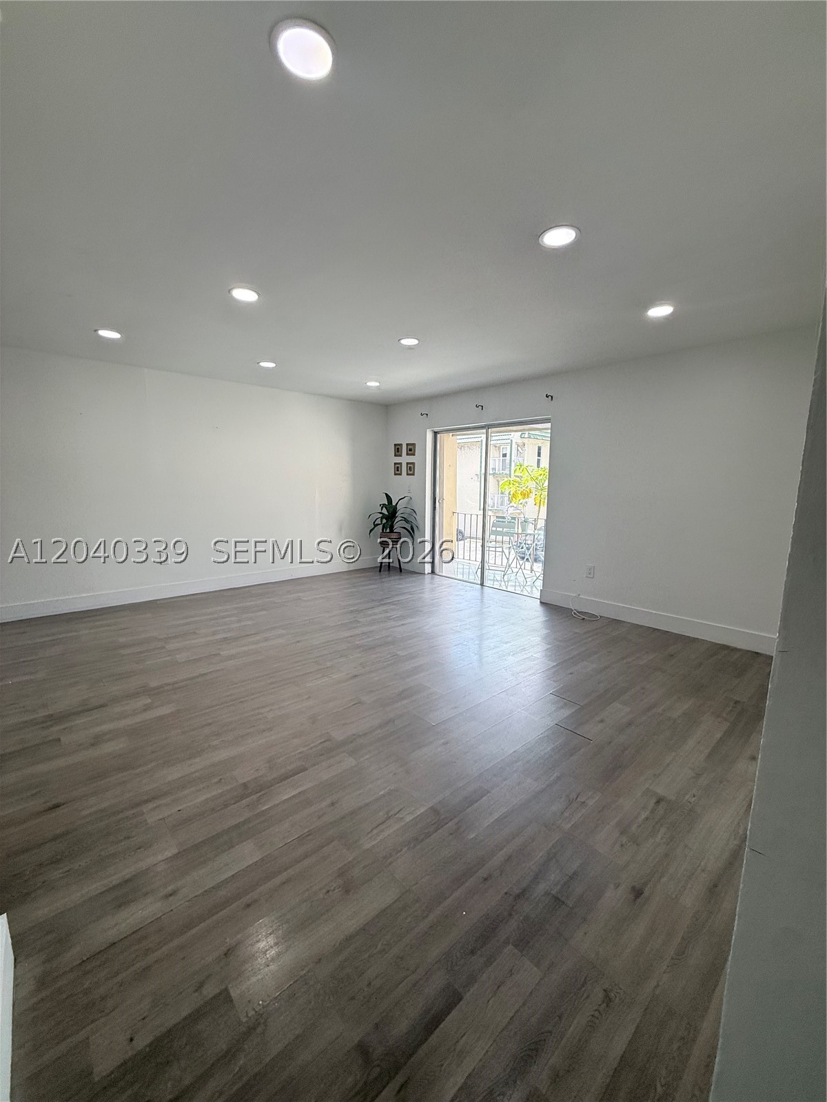 INTERNATIONAL CONDO - Residential
