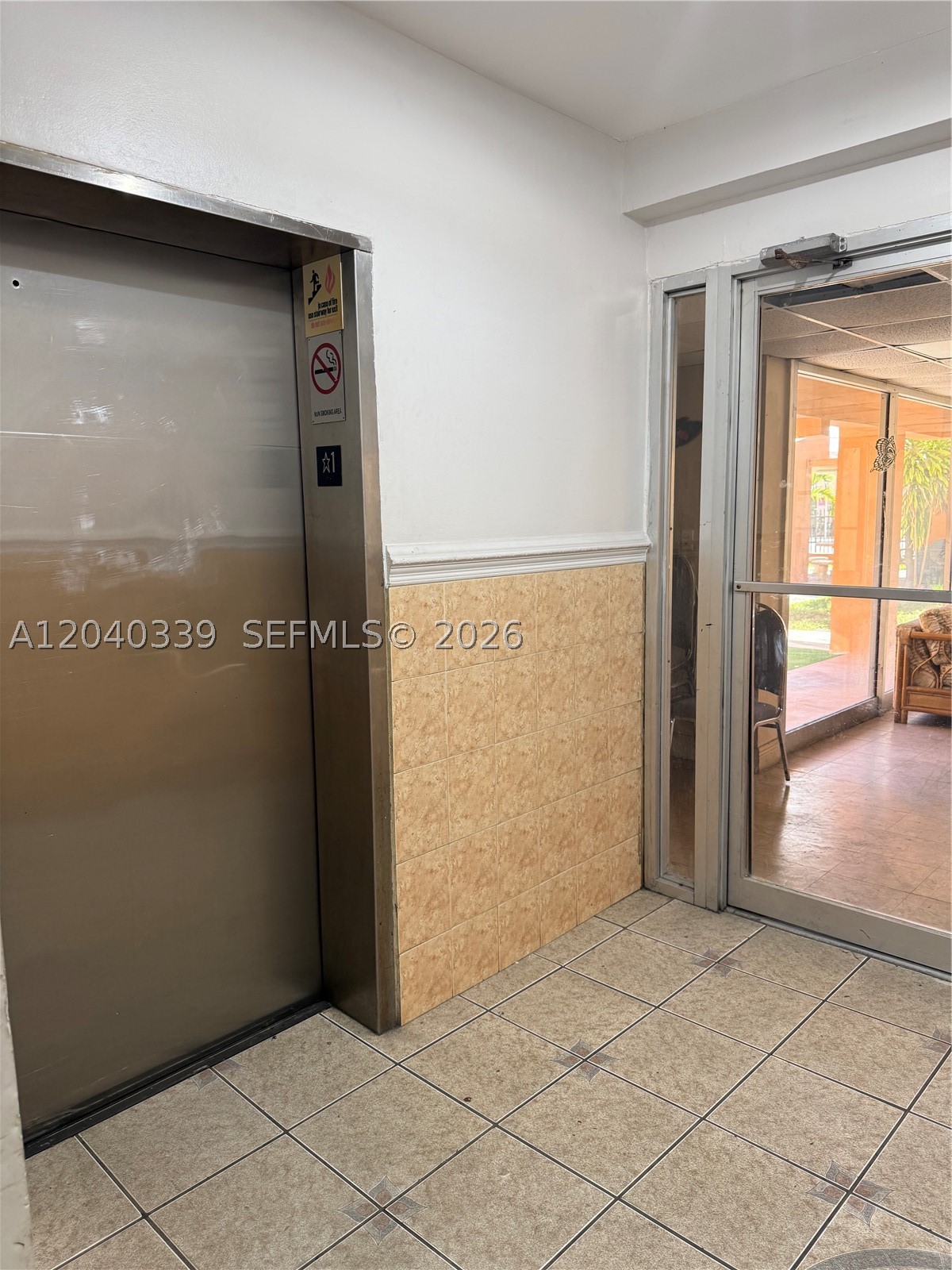 INTERNATIONAL CONDO - Residential