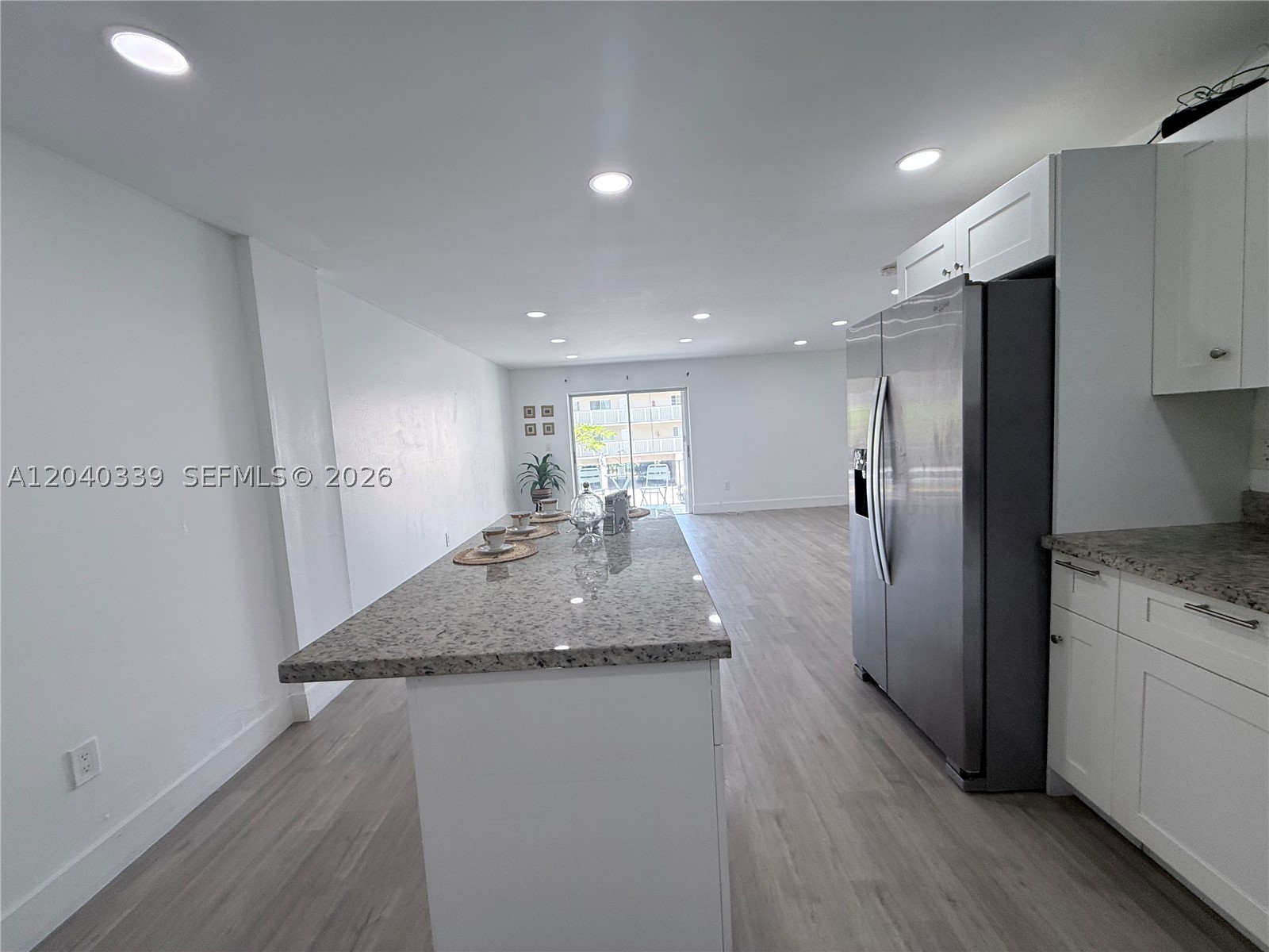 INTERNATIONAL CONDO - Residential