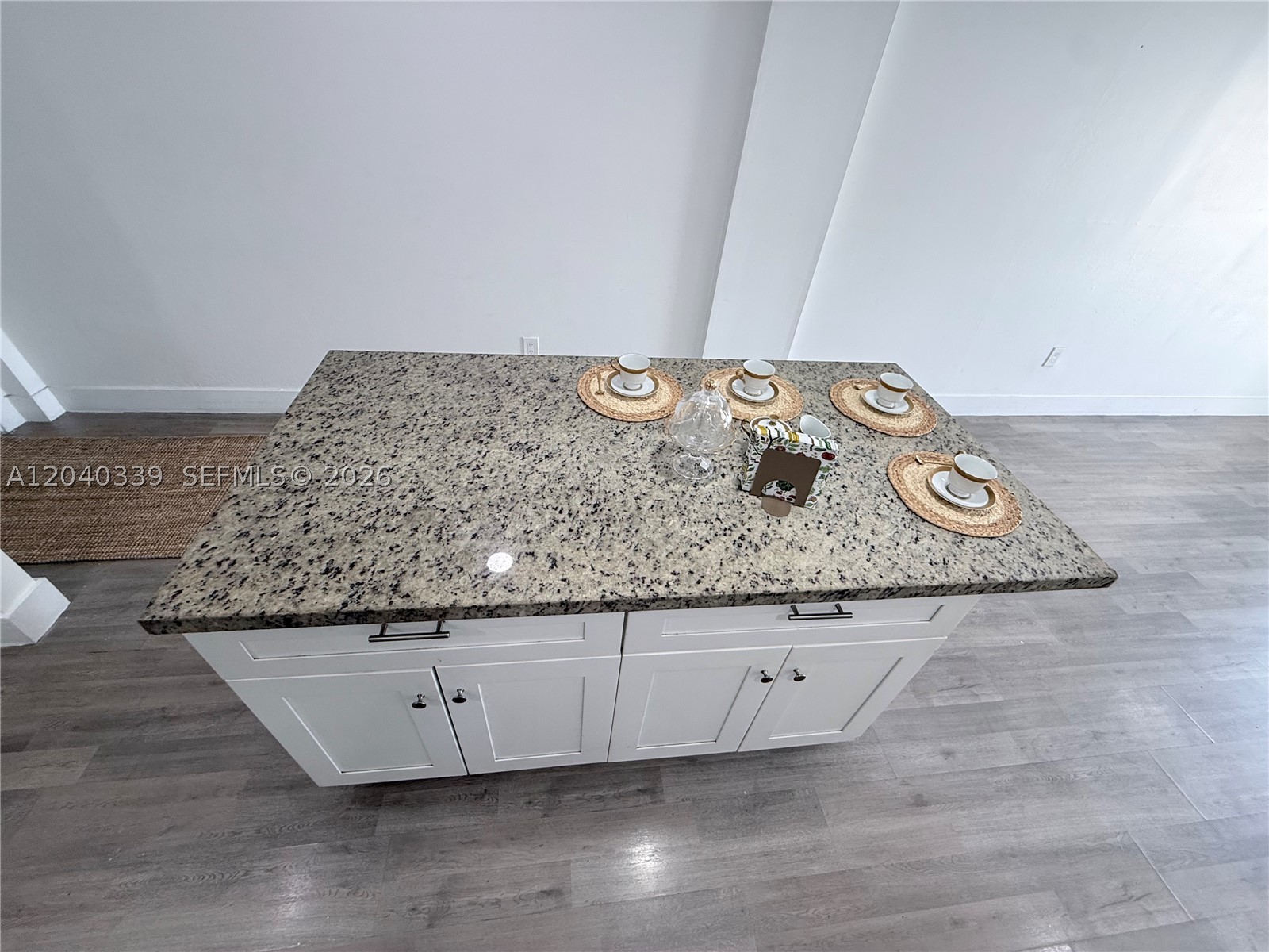 INTERNATIONAL CONDO - Residential