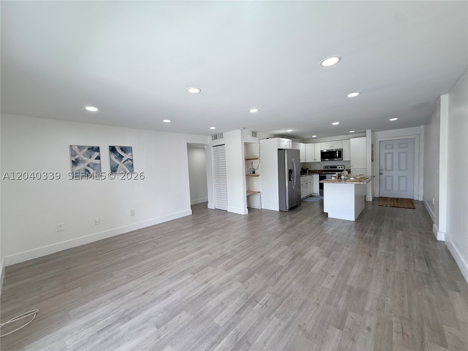 INTERNATIONAL CONDO - Residential