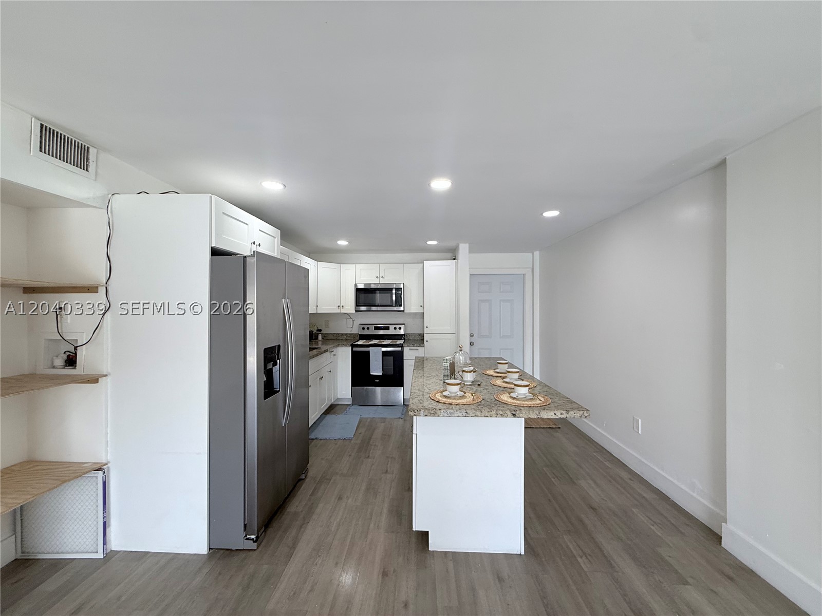 INTERNATIONAL CONDO - Residential
