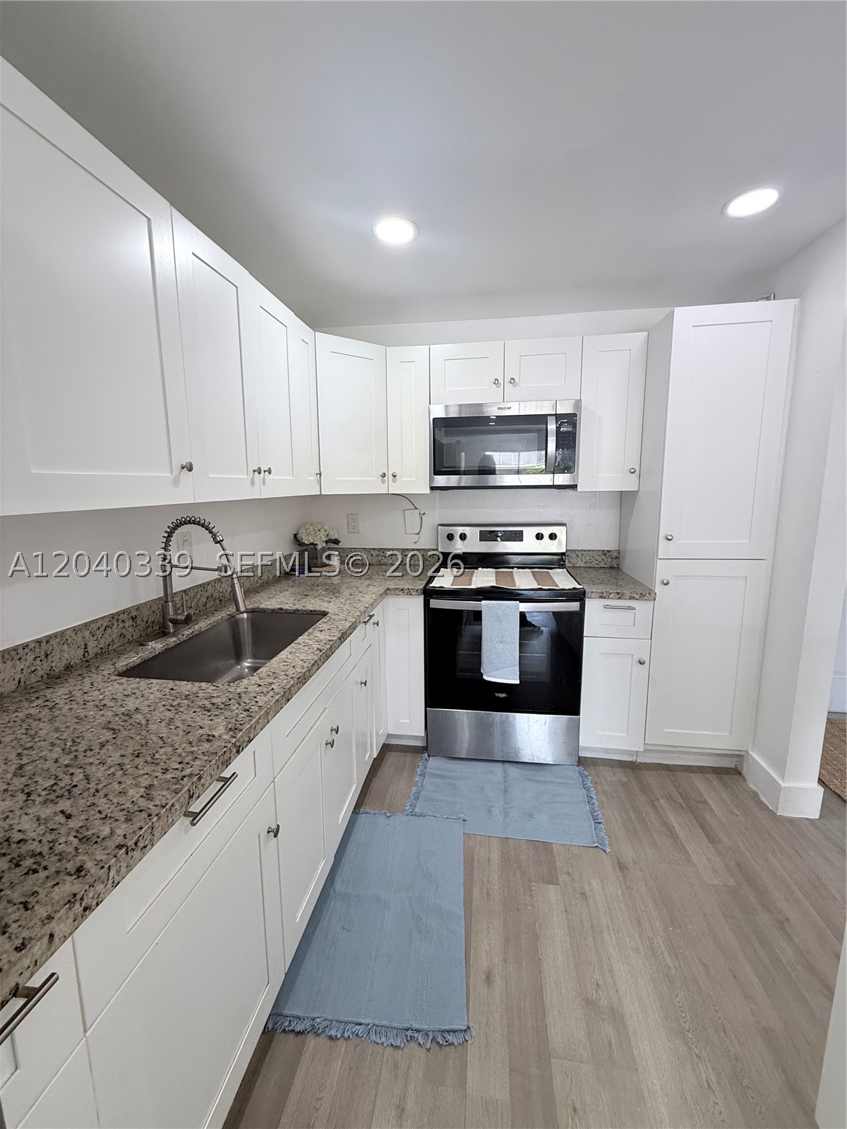INTERNATIONAL CONDO - Residential