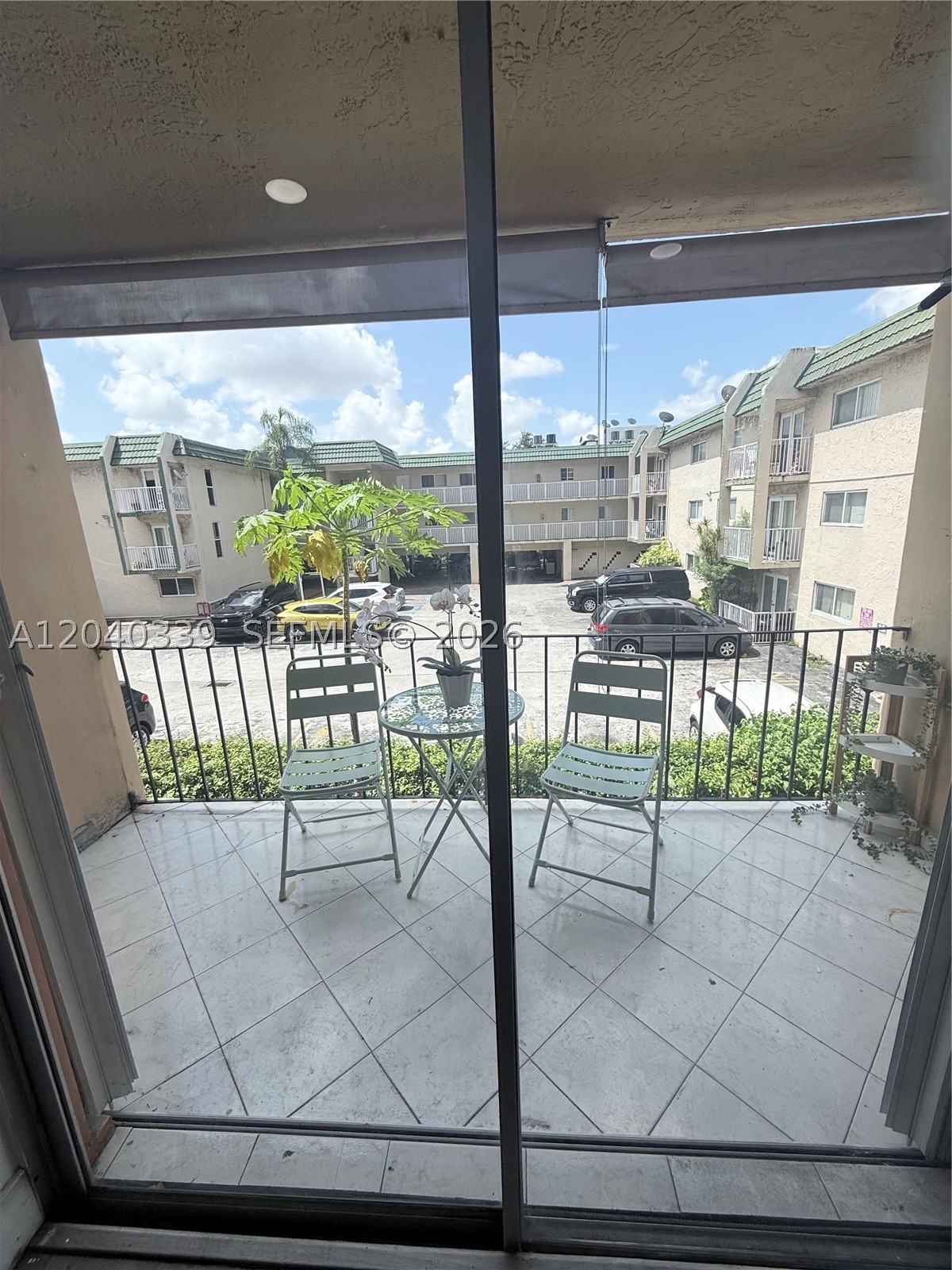 INTERNATIONAL CONDO - Residential