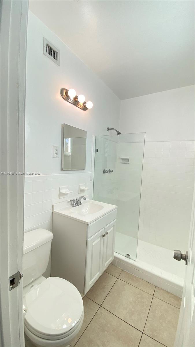 BISCAYNE BCH SUB - Residential Lease
