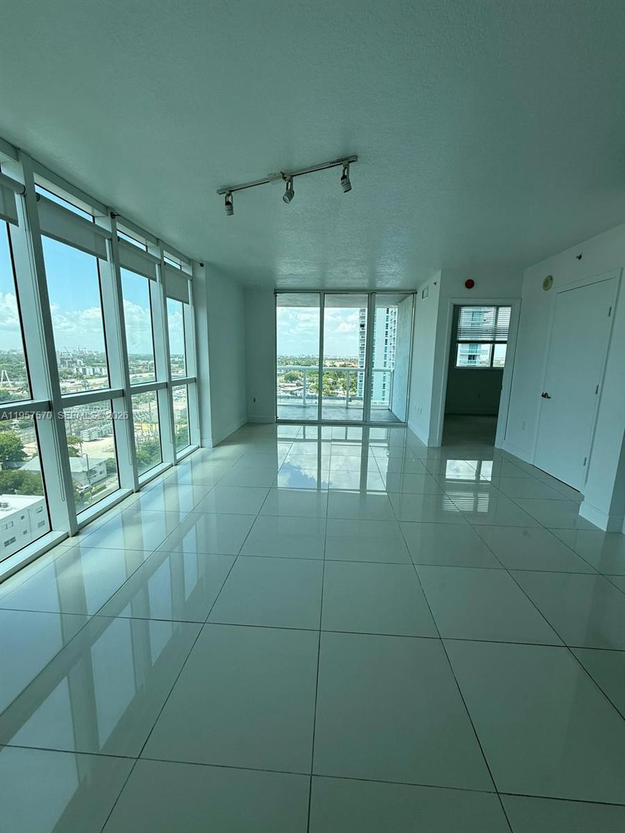 TERRAZAS RIVERPARK VILLAG - Residential