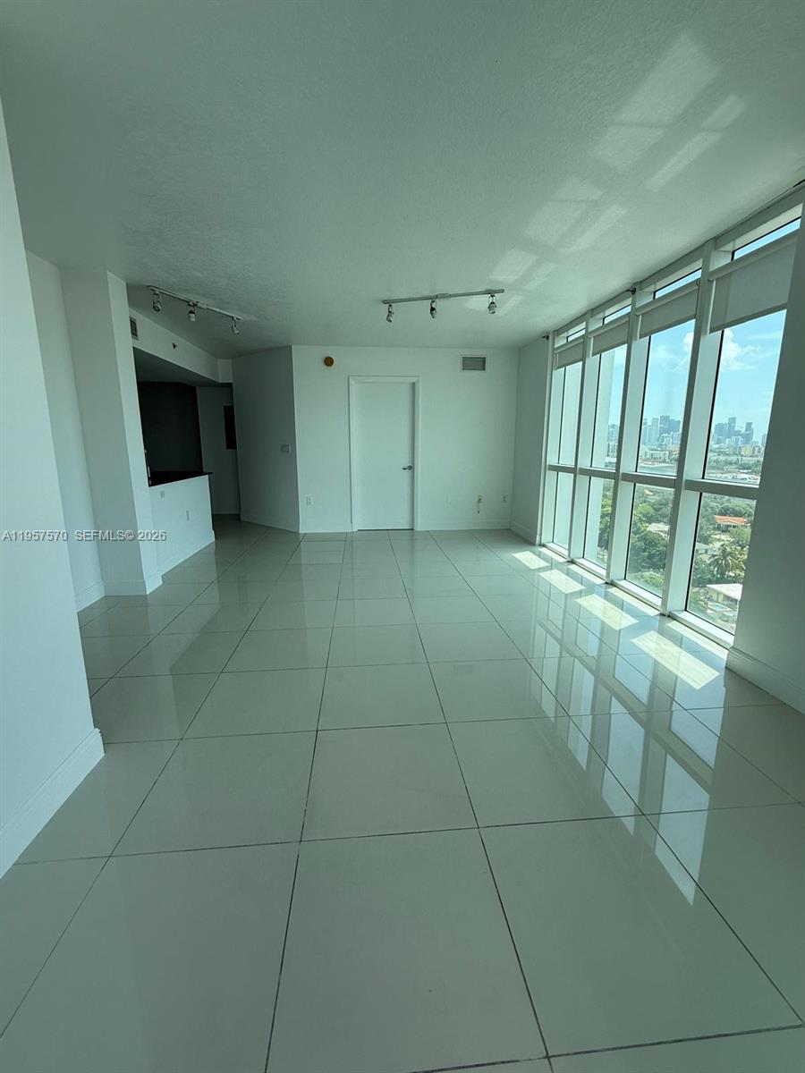 TERRAZAS RIVERPARK VILLAG - Residential