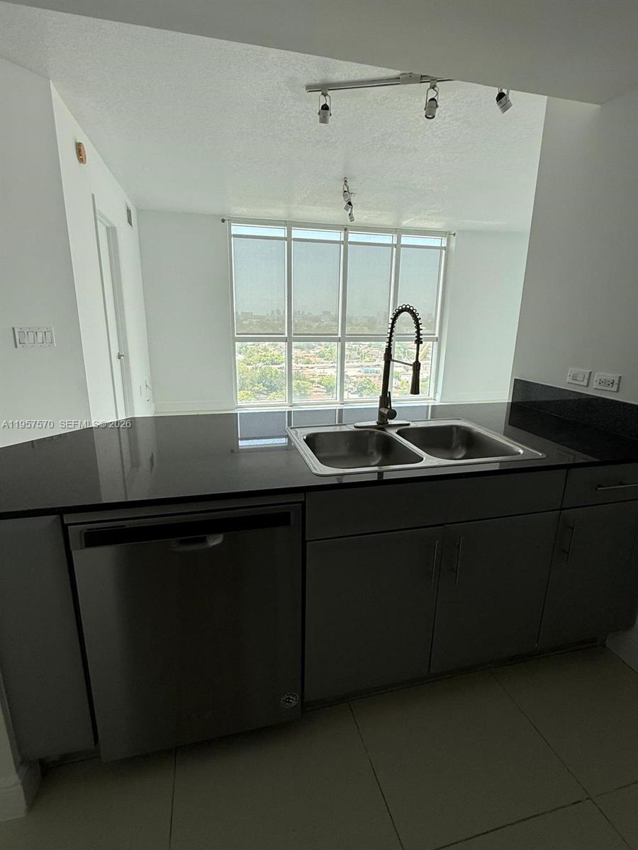 TERRAZAS RIVERPARK VILLAG - Residential