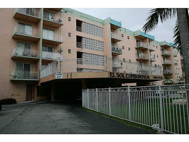 1/1 Condo in Hialeah. Unit is remodeled. Tile throughout. Large bedroom with lots of closet space. Large linving  area.