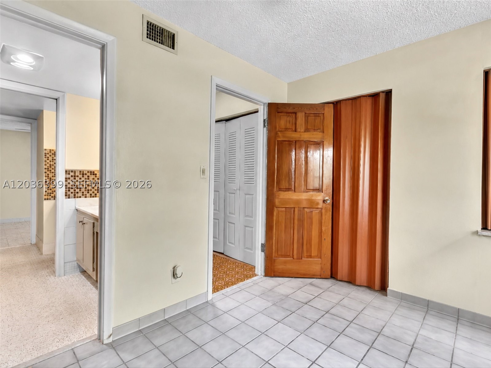 WESTVIEW CONDOMINIUM NO O - Residential