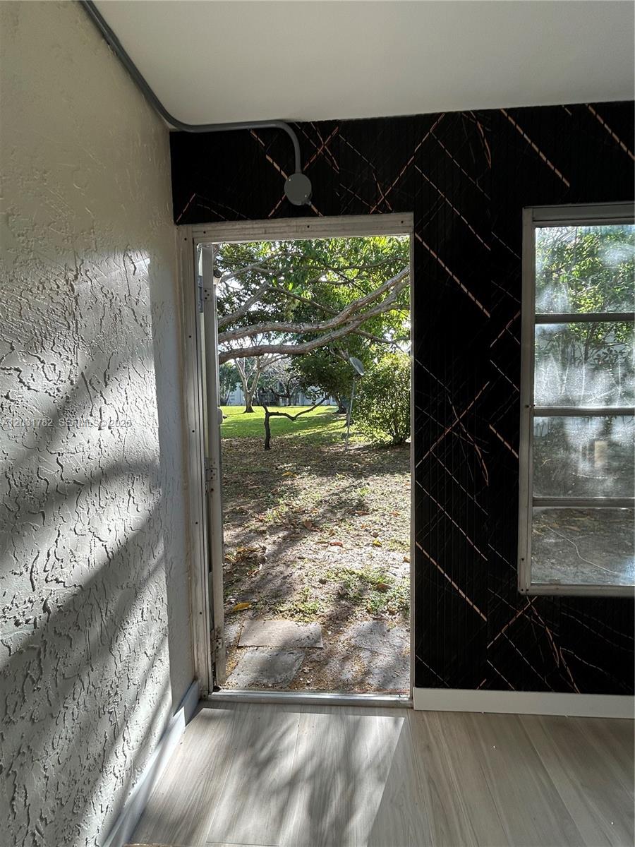 APPLEGREEN CONDO APTS 1 - Residential Lease