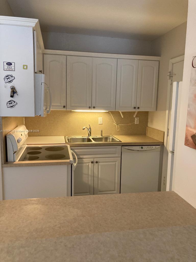 IMPERIAL POINT COLONNADES - Residential Lease