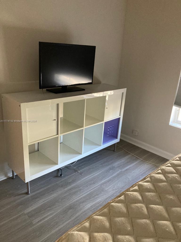 IMPERIAL POINT COLONNADES - Residential Lease
