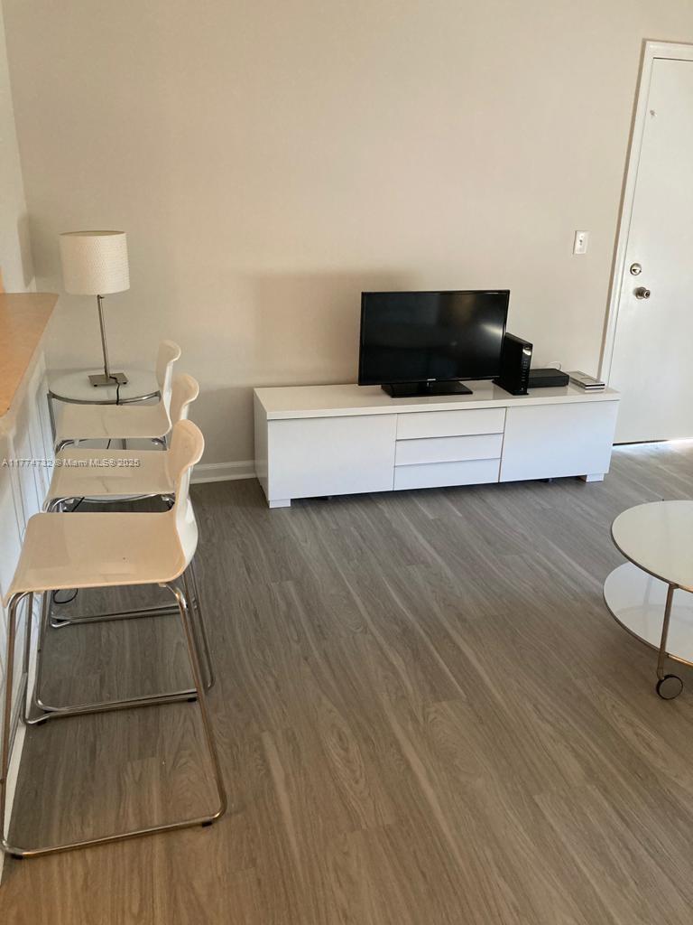 IMPERIAL POINT COLONNADES - Residential Lease