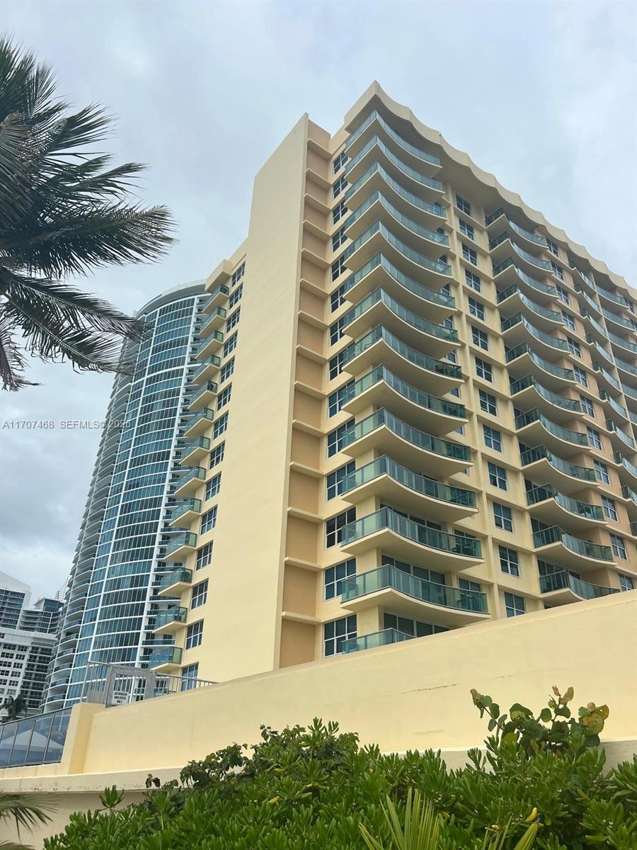 WAVE CONDO - Residential