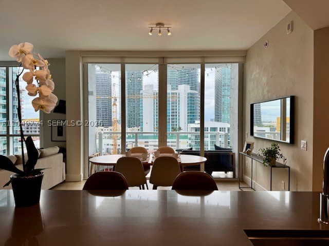 THE CRIMSON CONDO - Residential