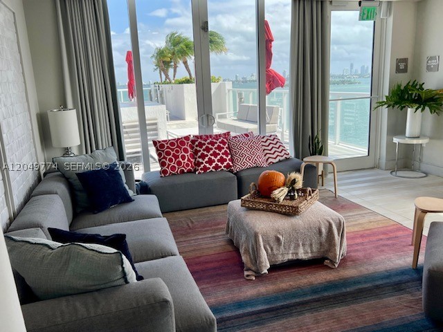 THE CRIMSON CONDO - Residential