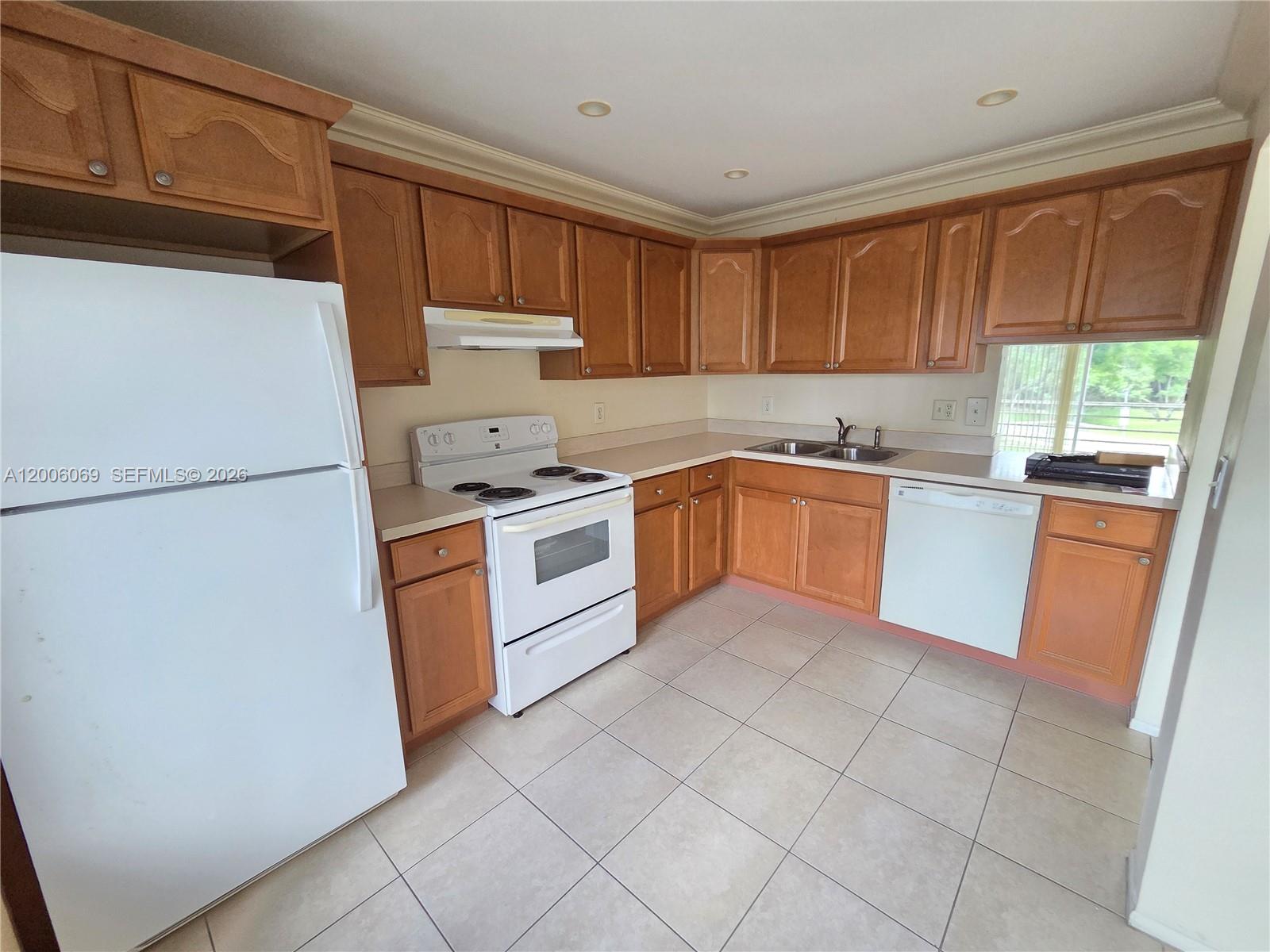 FAIRWAYS ROYALE CONDO - Residential