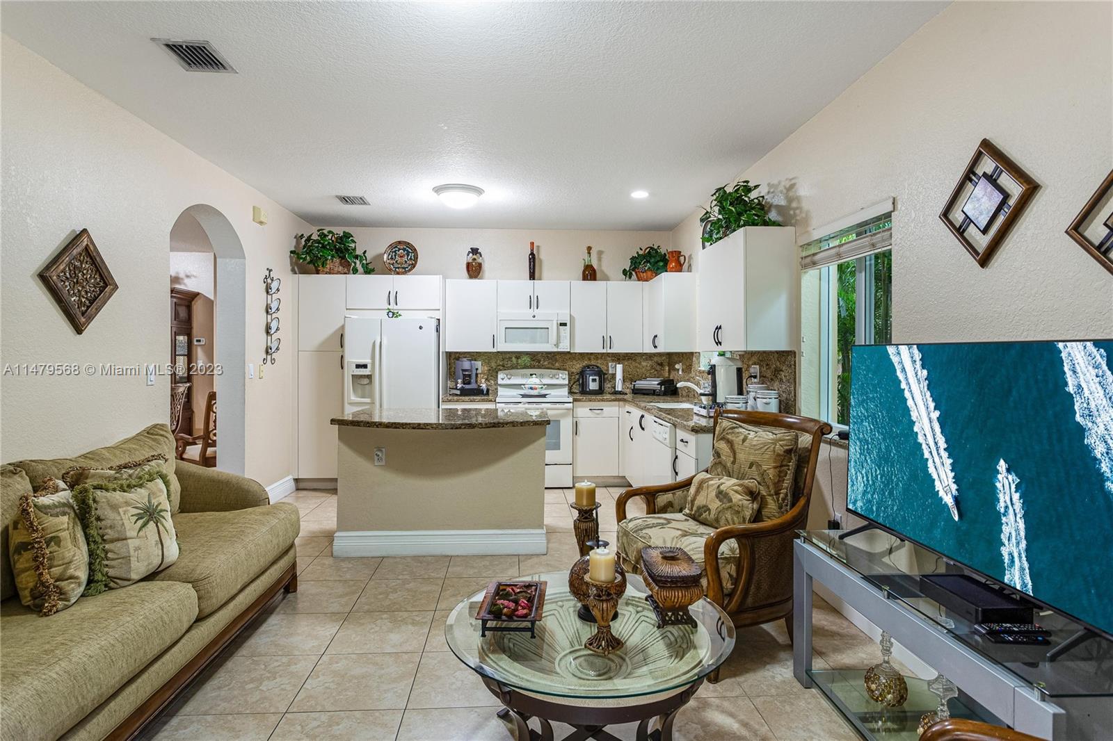 SILVER PALM LAKE - Residential