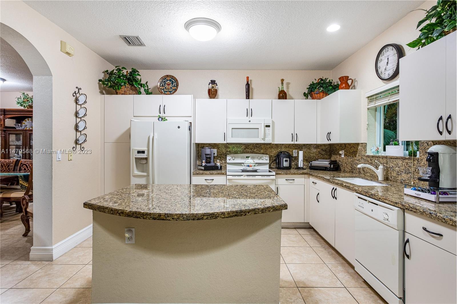 SILVER PALM LAKE - Residential