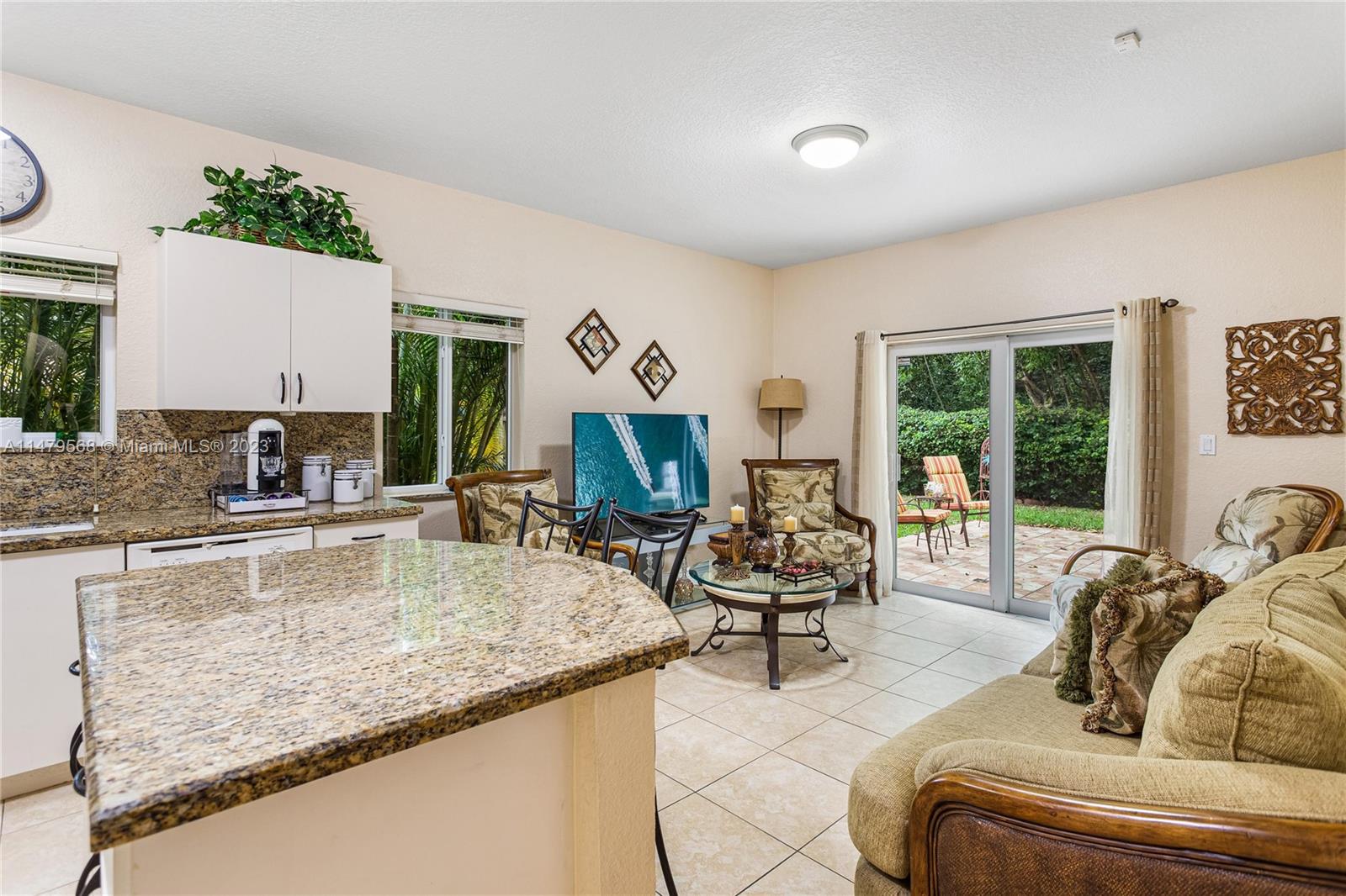SILVER PALM LAKE - Residential