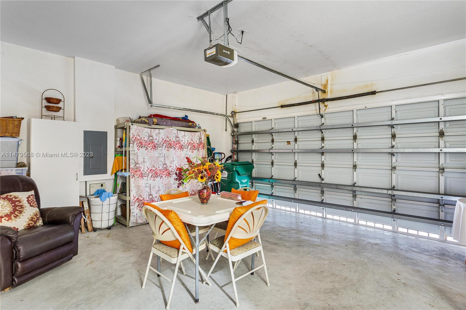 SILVER PALM LAKE - Residential