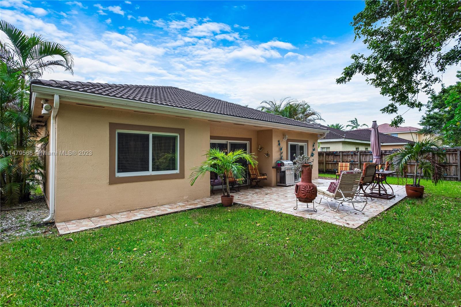 SILVER PALM LAKE - Residential
