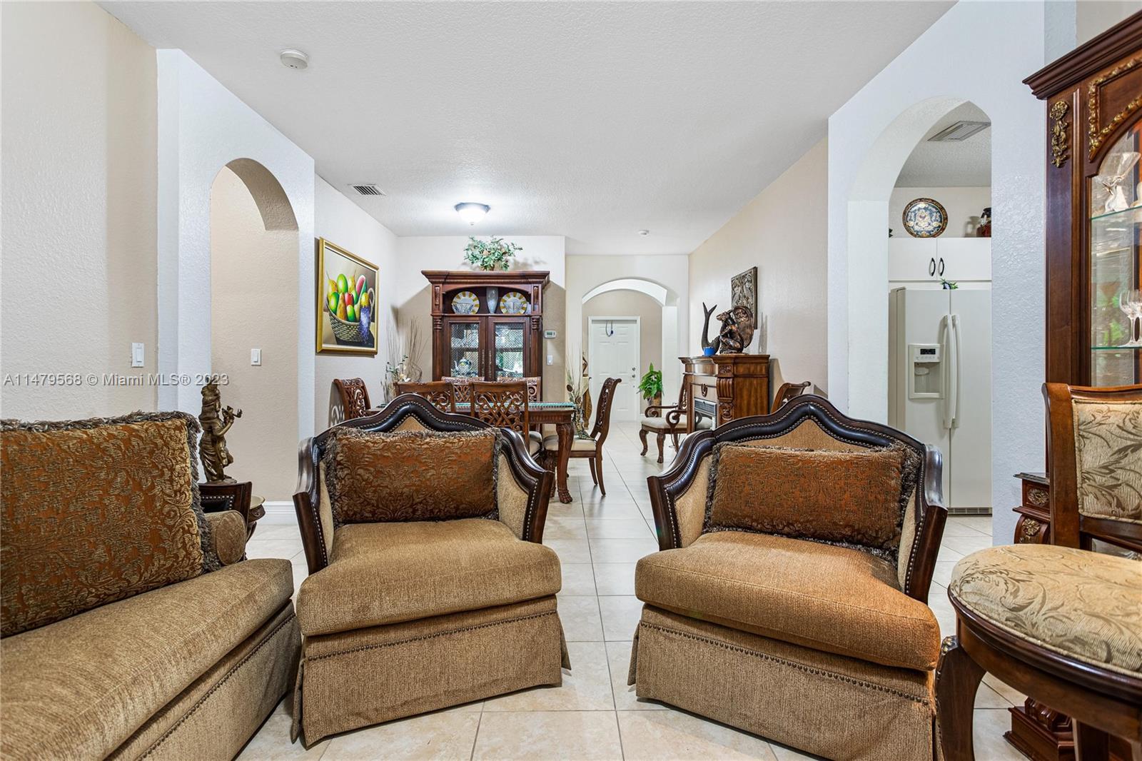 SILVER PALM LAKE - Residential