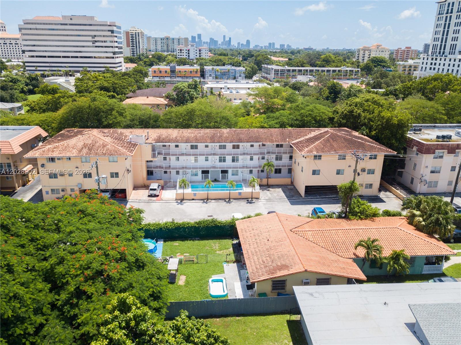 SALZEDO IN THE GABLES CON - Residential