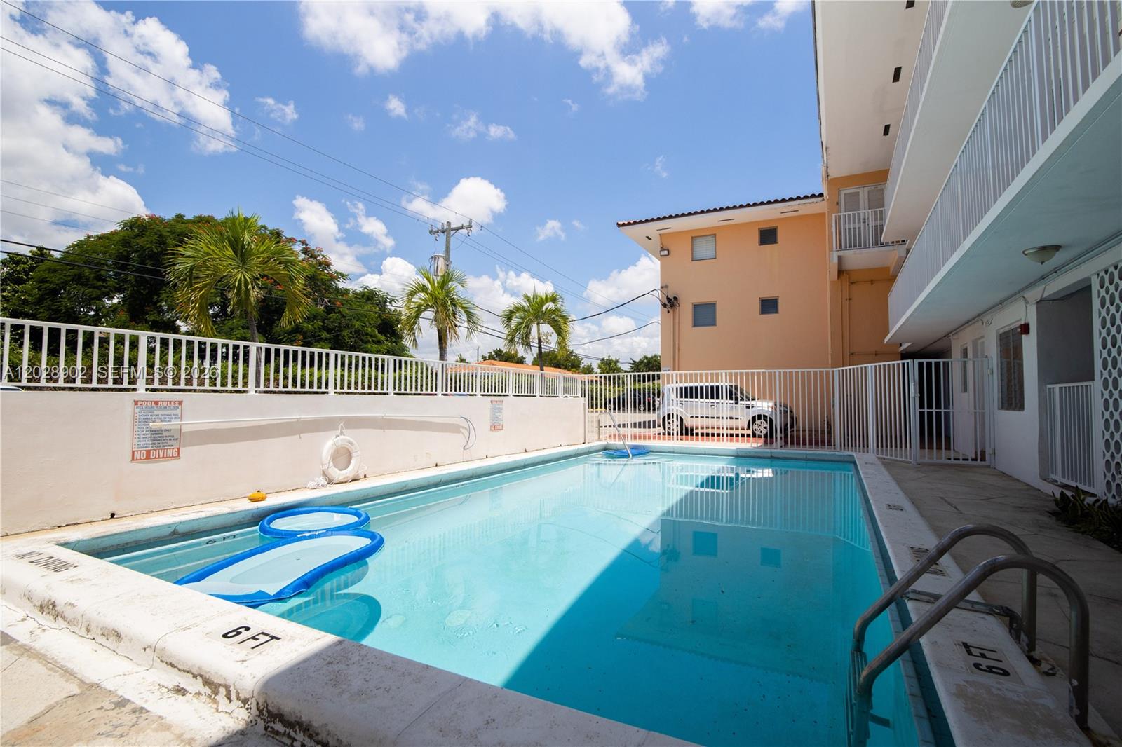 SALZEDO IN THE GABLES CON - Residential