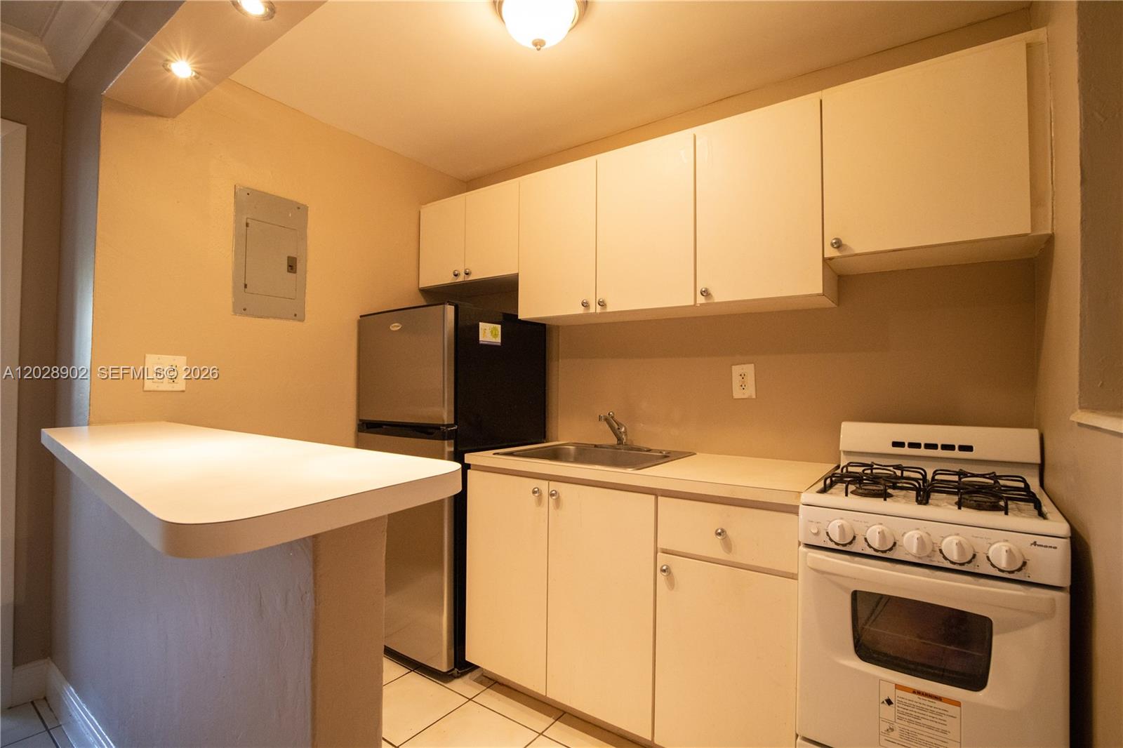 SALZEDO IN THE GABLES CON - Residential