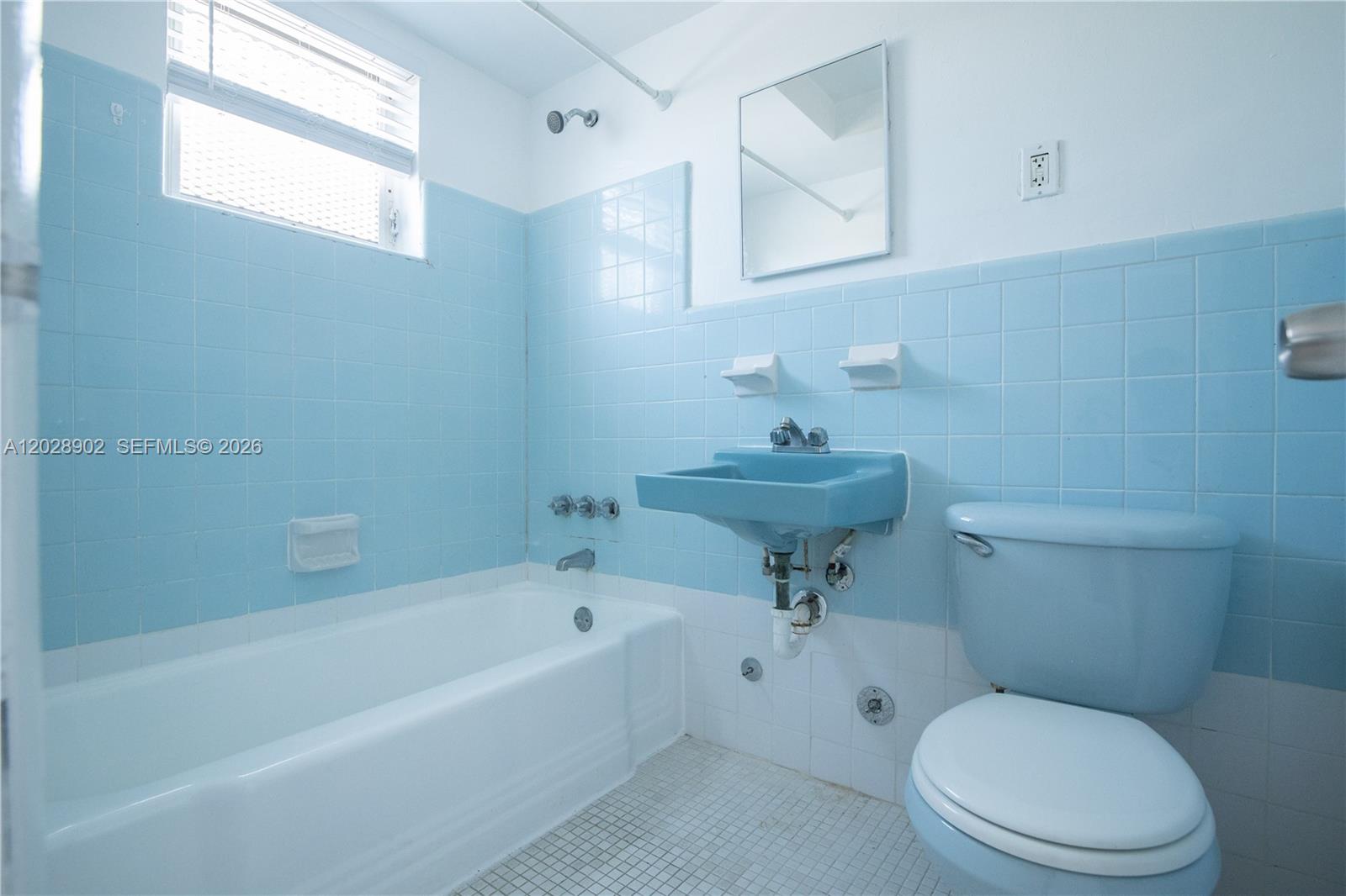 SALZEDO IN THE GABLES CON - Residential