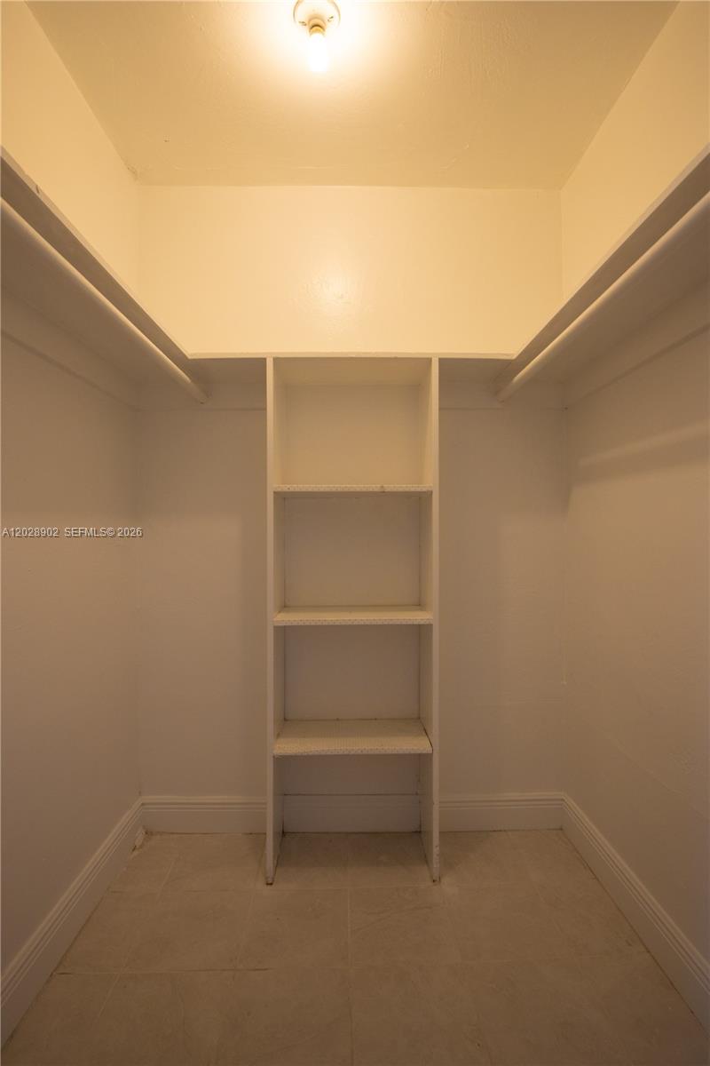 SALZEDO IN THE GABLES CON - Residential