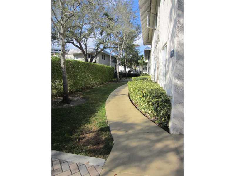 REMODELED PINECREST 1ST FLOOR CORNER UNIT IN A SECURED COMMUNITY IN WALKING DISTANCE TO DADELAND MALL, METRO RAIL AND CLOSE TO UM, GOOD CREDIT A MUST, NO PETS - OR SMOKING. EZ SHOWINGS lOCK BOX 7540 LOCATION FRONT ENTRANCE COMMUNITY GATE.