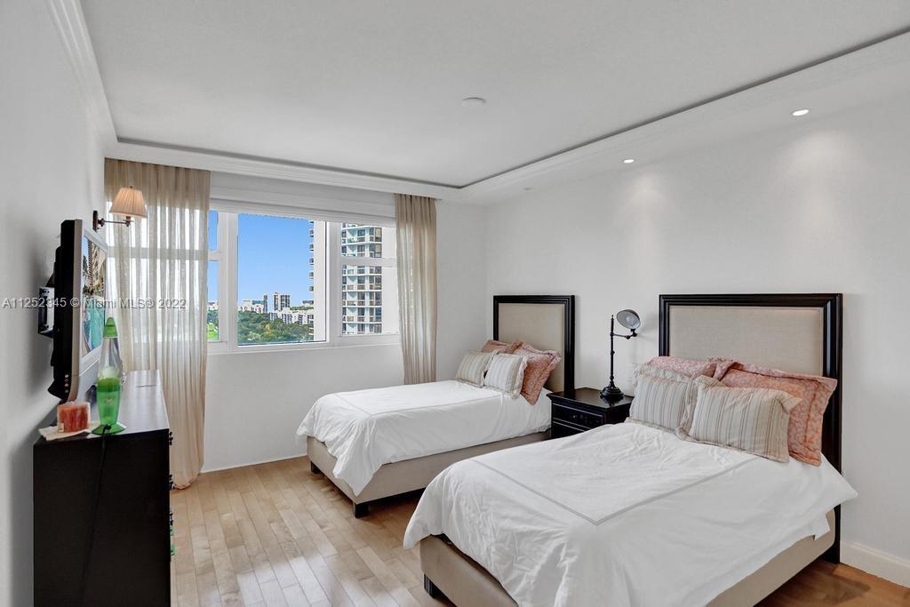 HAMPTONS SOUTH CONDO - Residential Lease