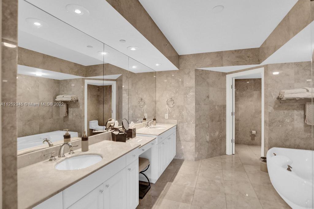 HAMPTONS SOUTH CONDO - Residential Lease