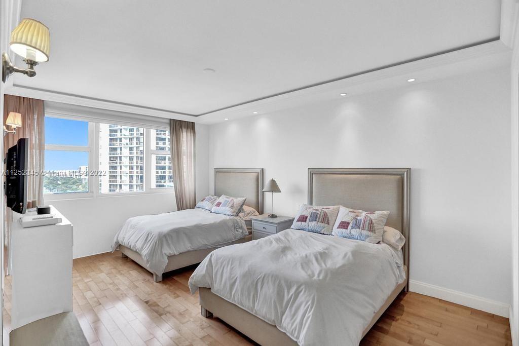 HAMPTONS SOUTH CONDO - Residential Lease