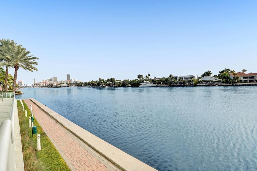 HAMPTONS SOUTH CONDO - Residential Lease