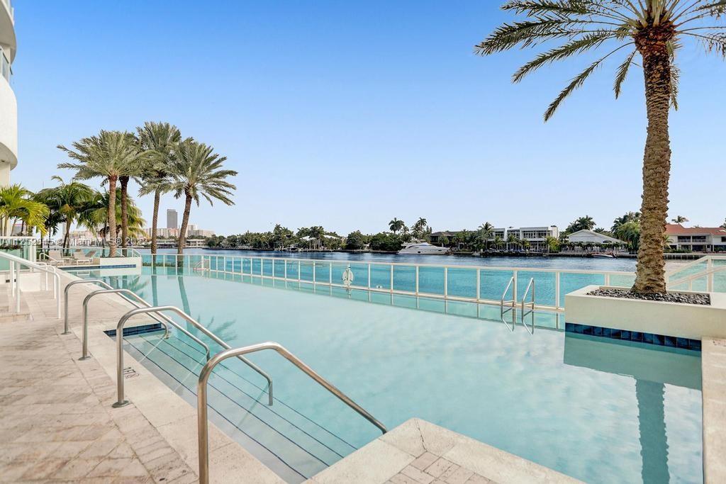 HAMPTONS SOUTH CONDO - Residential Lease