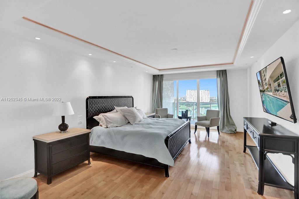 HAMPTONS SOUTH CONDO - Residential Lease